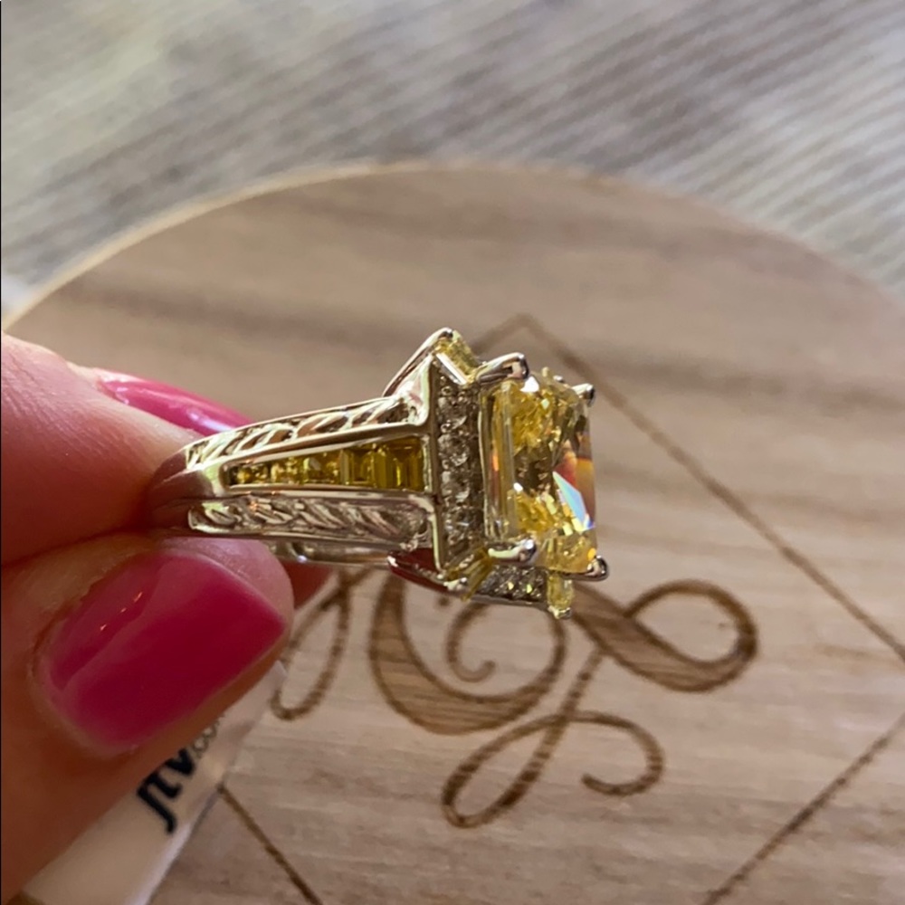 Ring - Picture 2 of 3